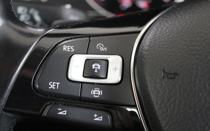 Volkswagen Passat cena 66900 przebieg: 187913, rok produkcji 2019 z Ostroróg małe 379